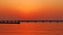 夕景の連絡橋