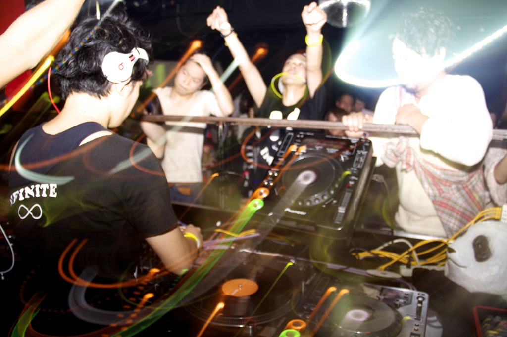 DJ2