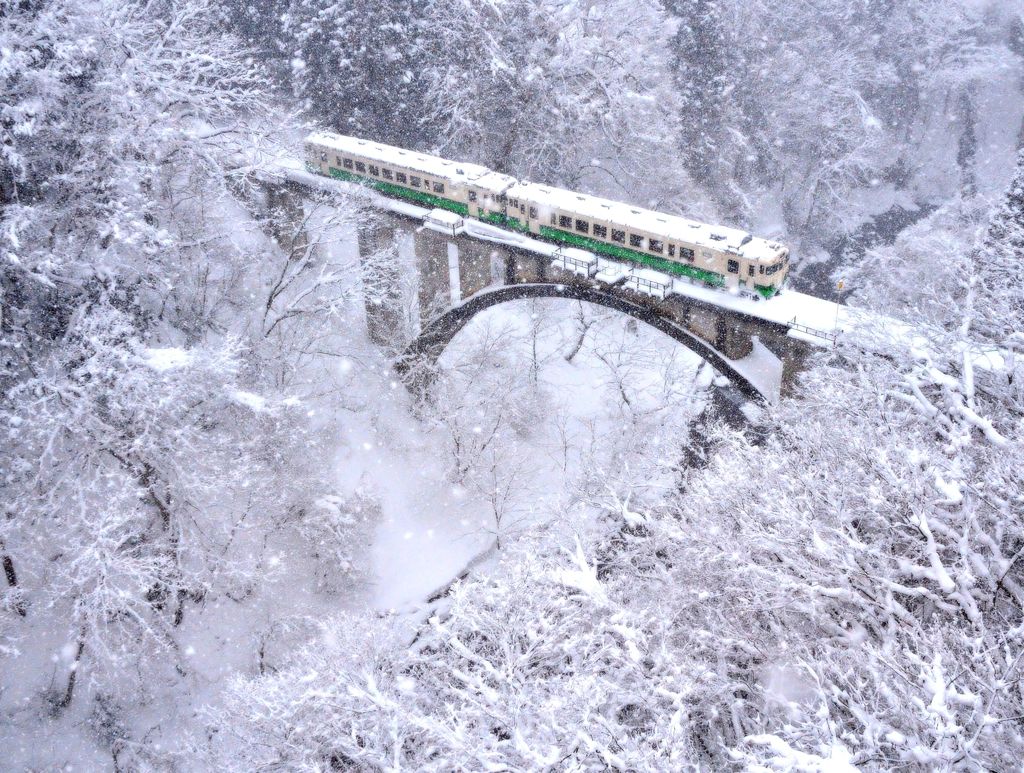 只見線、雪の大谷川橋梁　ファンタジー編。