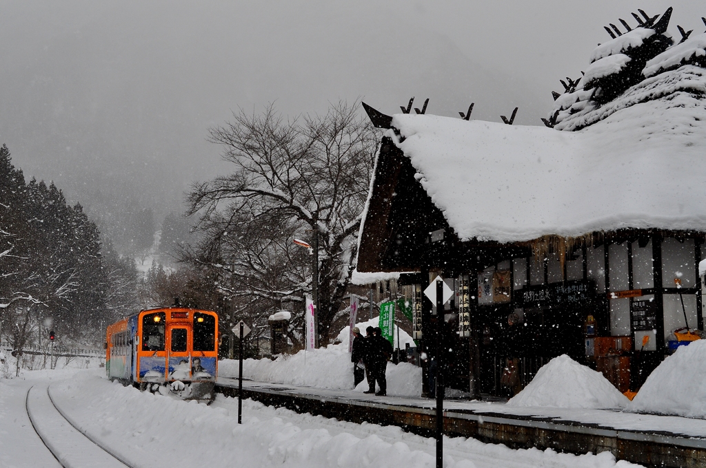 湯野上温泉駅、雪の野口英世号。