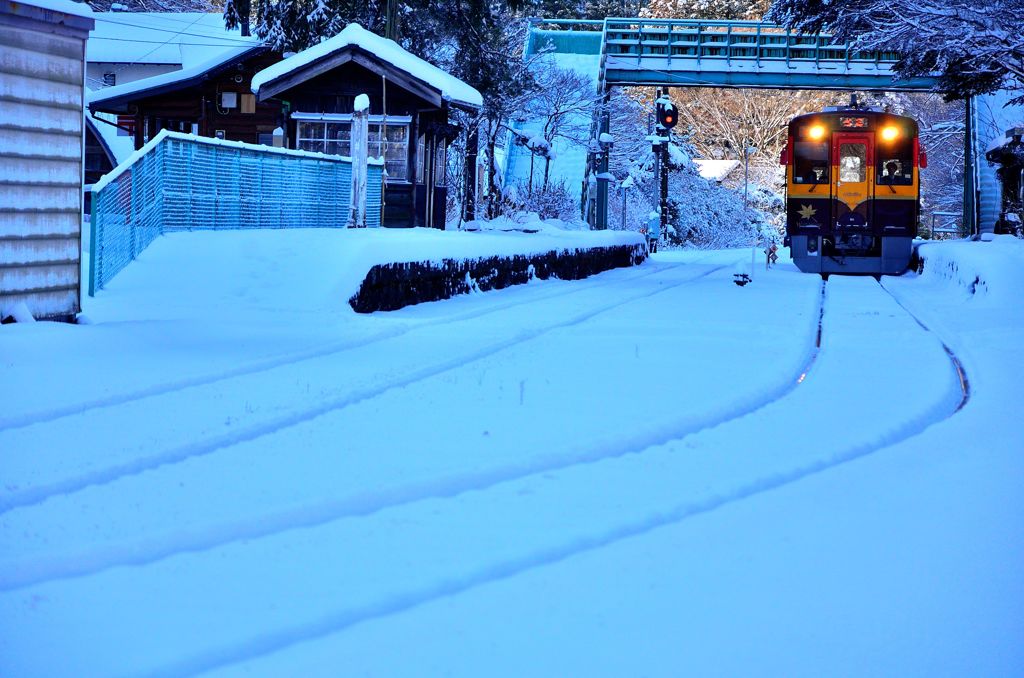 雪の駅、沢入。