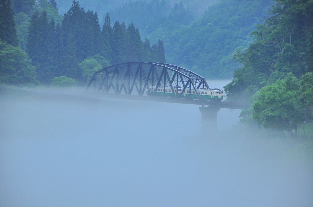 只見線、霧の第四橋梁。