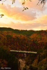 滝谷、夕照の秋