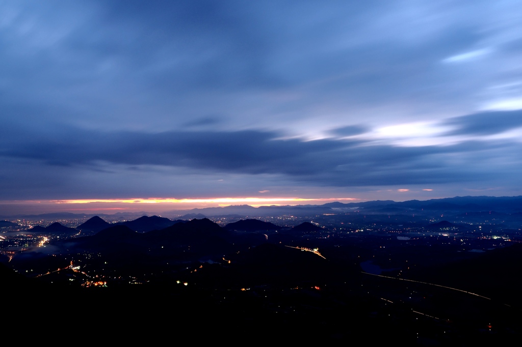 夜明けまえ