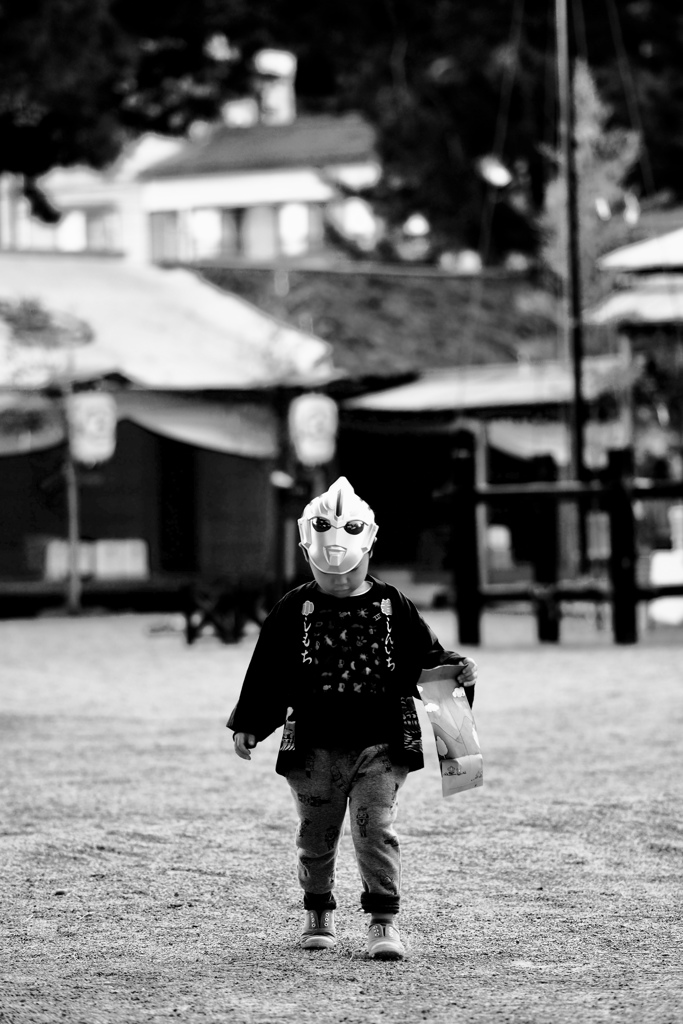祭りのなかのウルトラマン