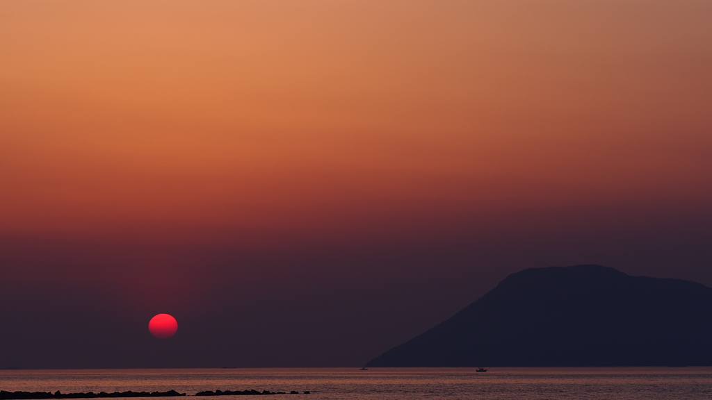 高見島と夕日