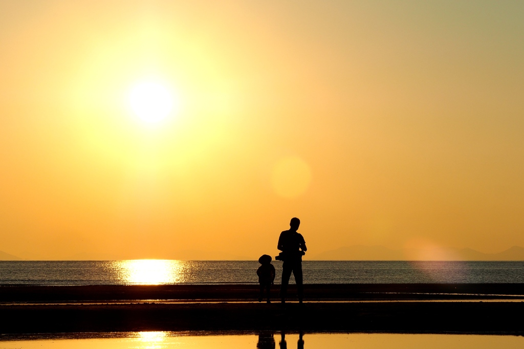 どうしようもなく眩しい夕日に佇み見つめ暮れてゆく