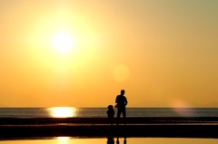 どうしようもなく眩しい夕日に佇み見つめ暮れてゆく
