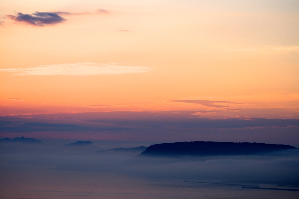 海霧に浮かぶ屋島