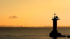 瀬戸内海の灯台を照らして