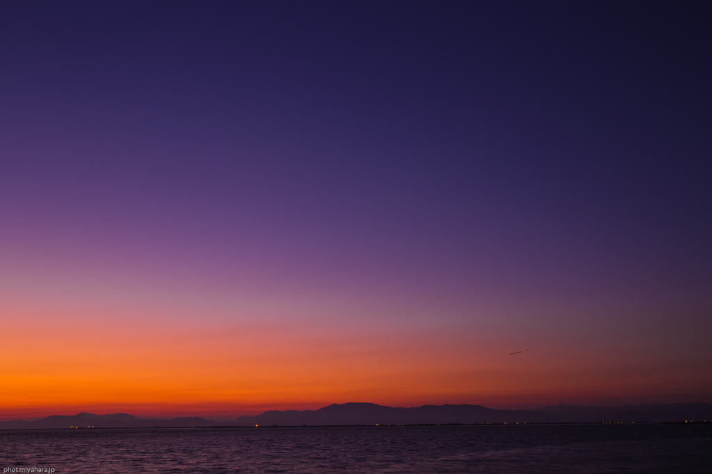 対岸の灯りかりは