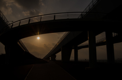 覗く夕日