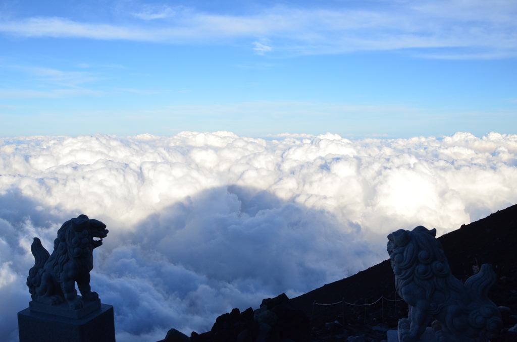 富士山の影