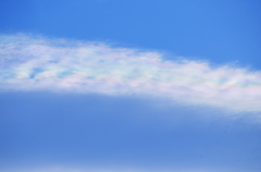 五色の彩雲の橋を渉ってみたい