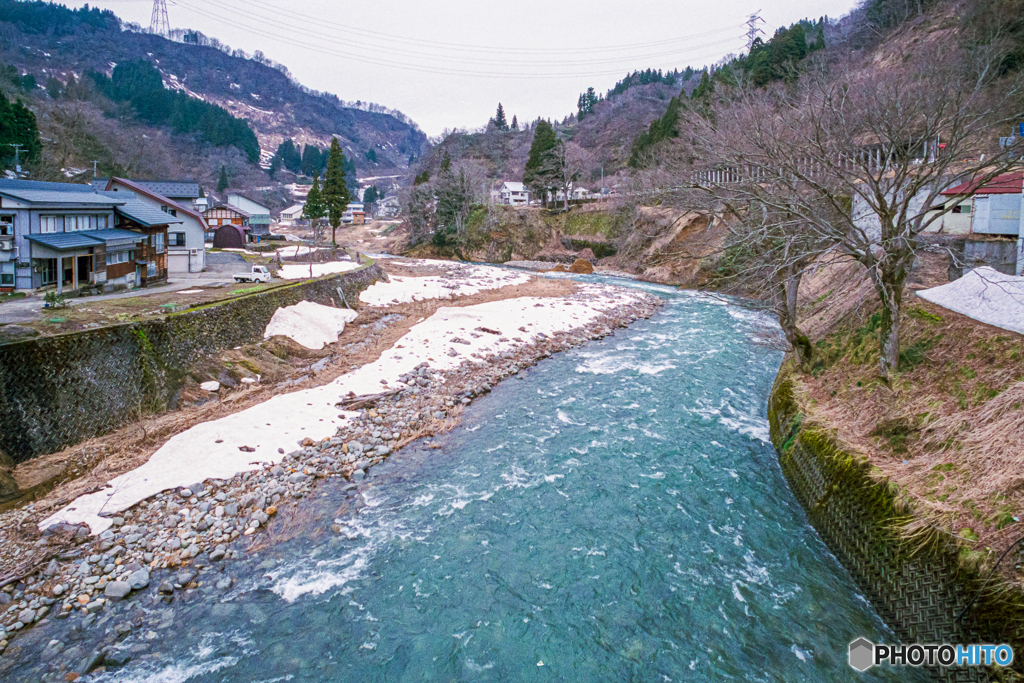 雪融けの清流