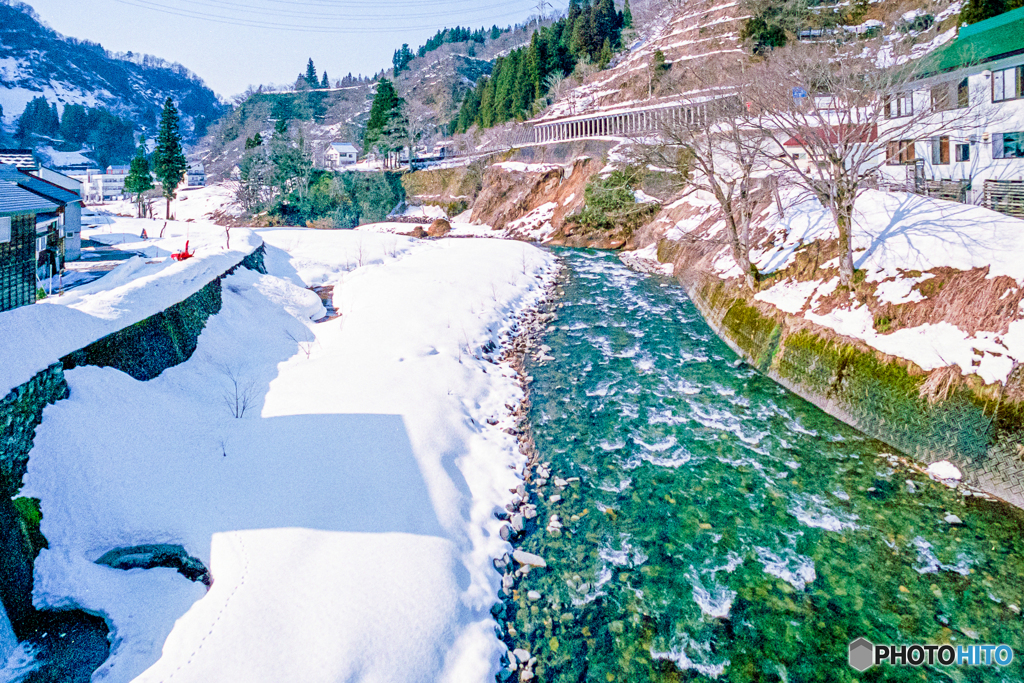 雪融けの清流