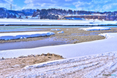 河原の雪融け