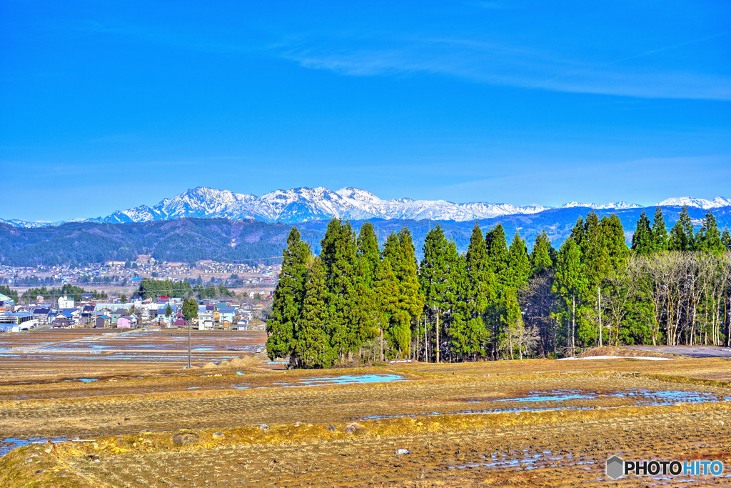 田植え前の越後三山