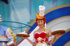 ワクワク顔のおねえさん。