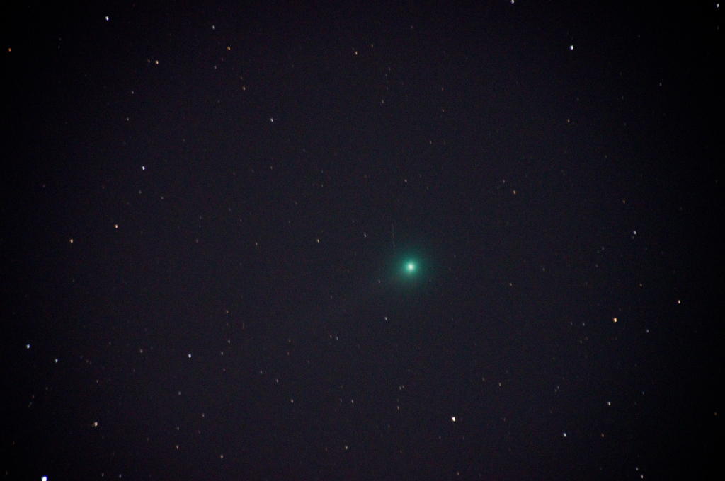 緑色に輝く彗星2