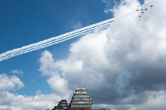 姫路城上空にブルーインパルスあらわる!!②