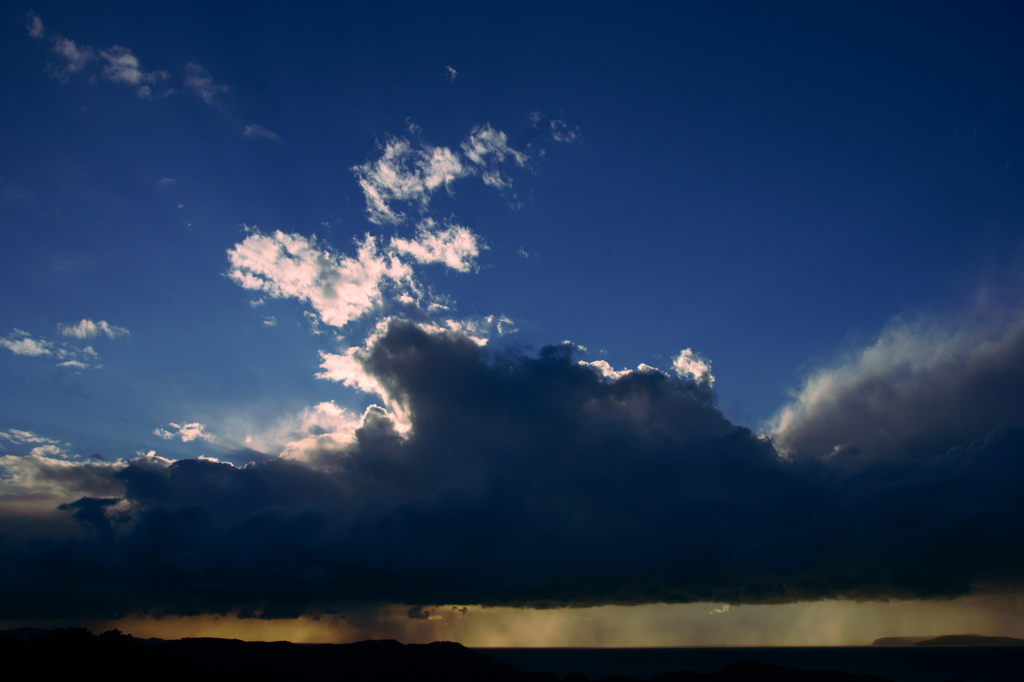 20131118-04　厚い雨雲の上の世界