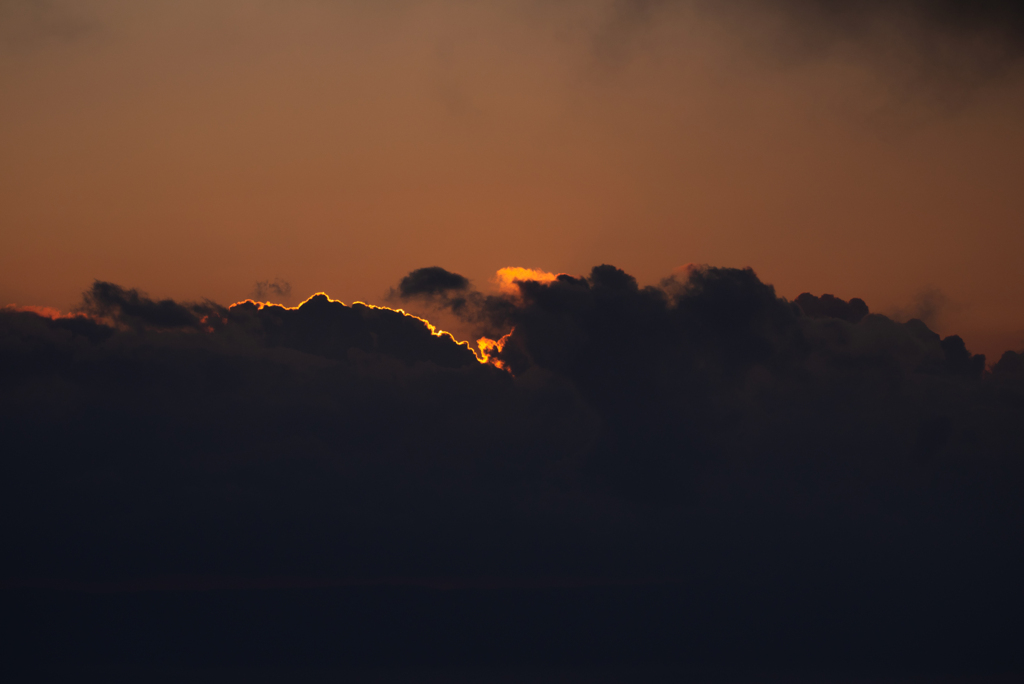 雲に落日