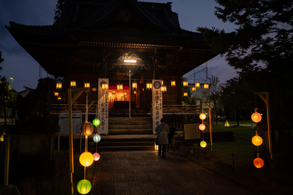 神社の灯り