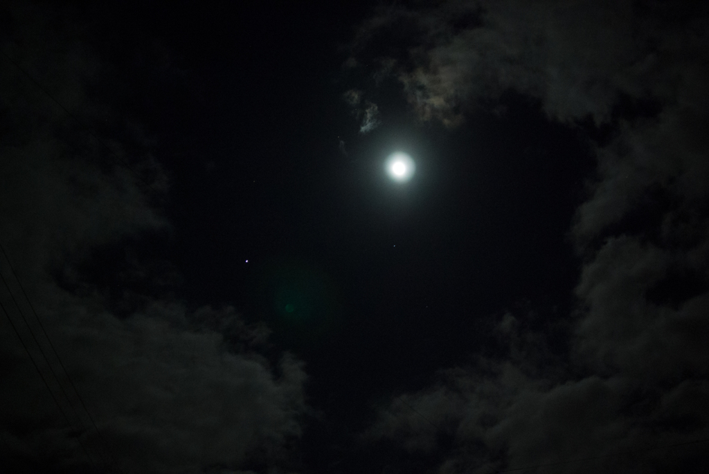 雲間の月と木星
