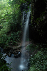落ちる水