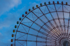 夕暮れの遊園地