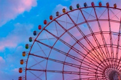 夕暮れの遊園地