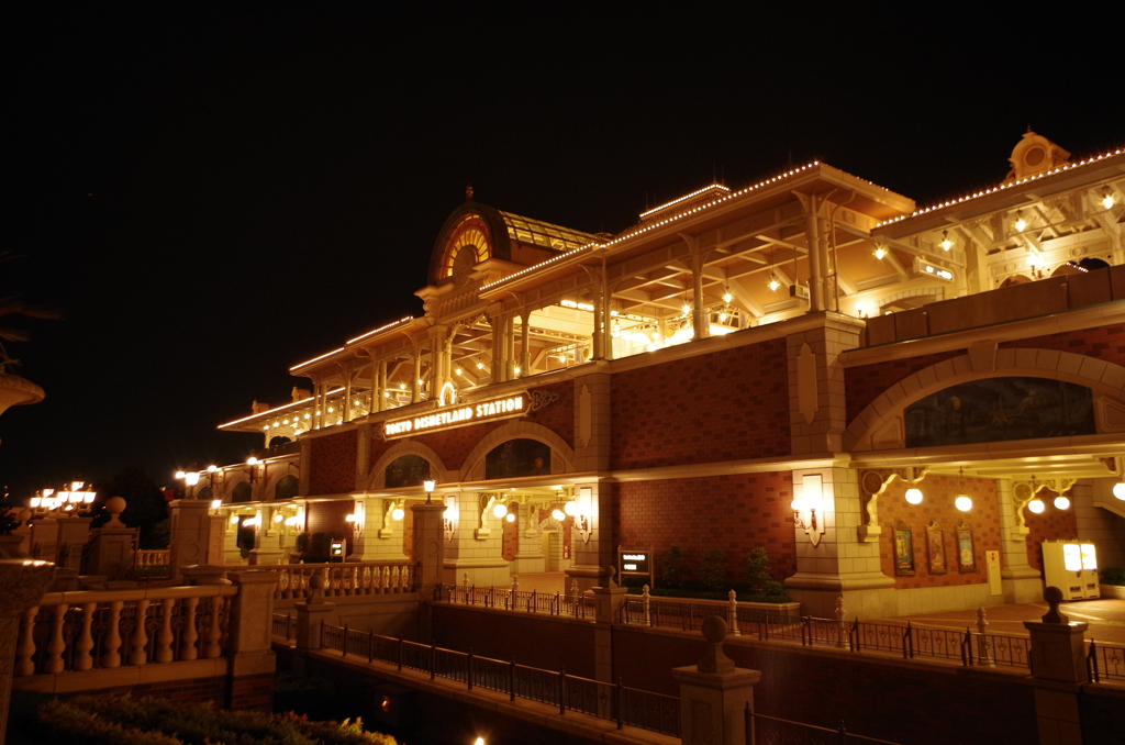 東京ディズニーランド・ステーションの夜