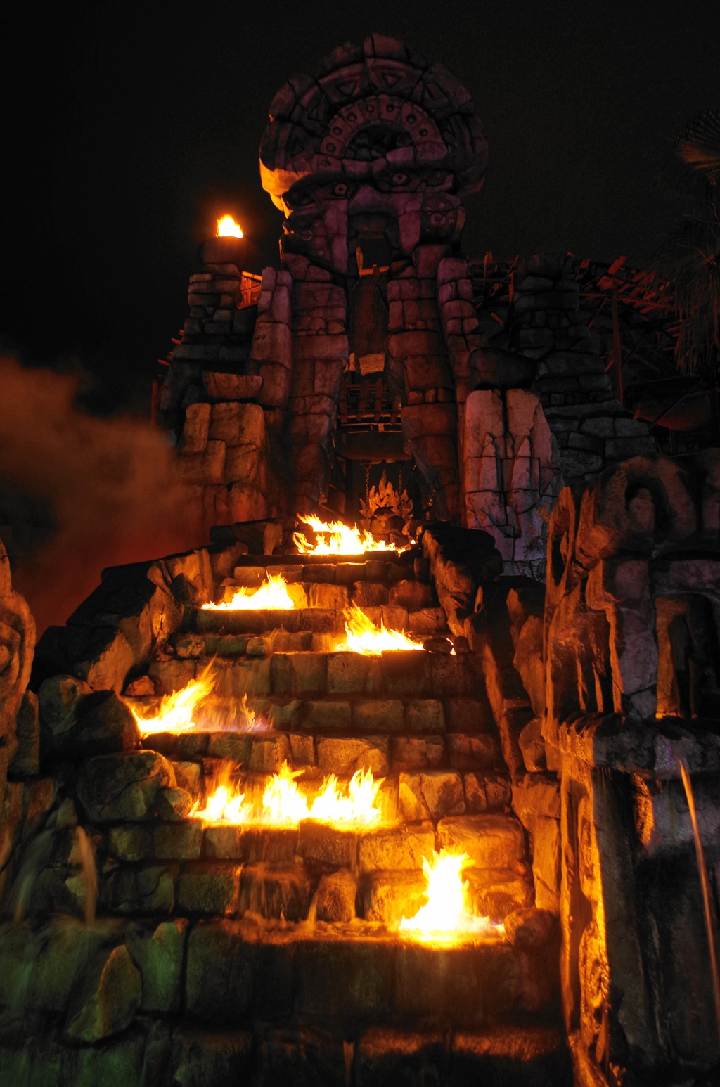 ロストリバーデルタの夜　火の神の石像