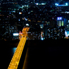 大阪の夜に輝く一本の橋