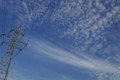 鉄塔と雲と青空