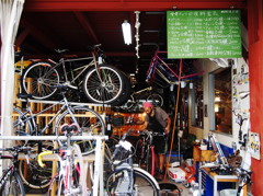 街の自転車屋さん②