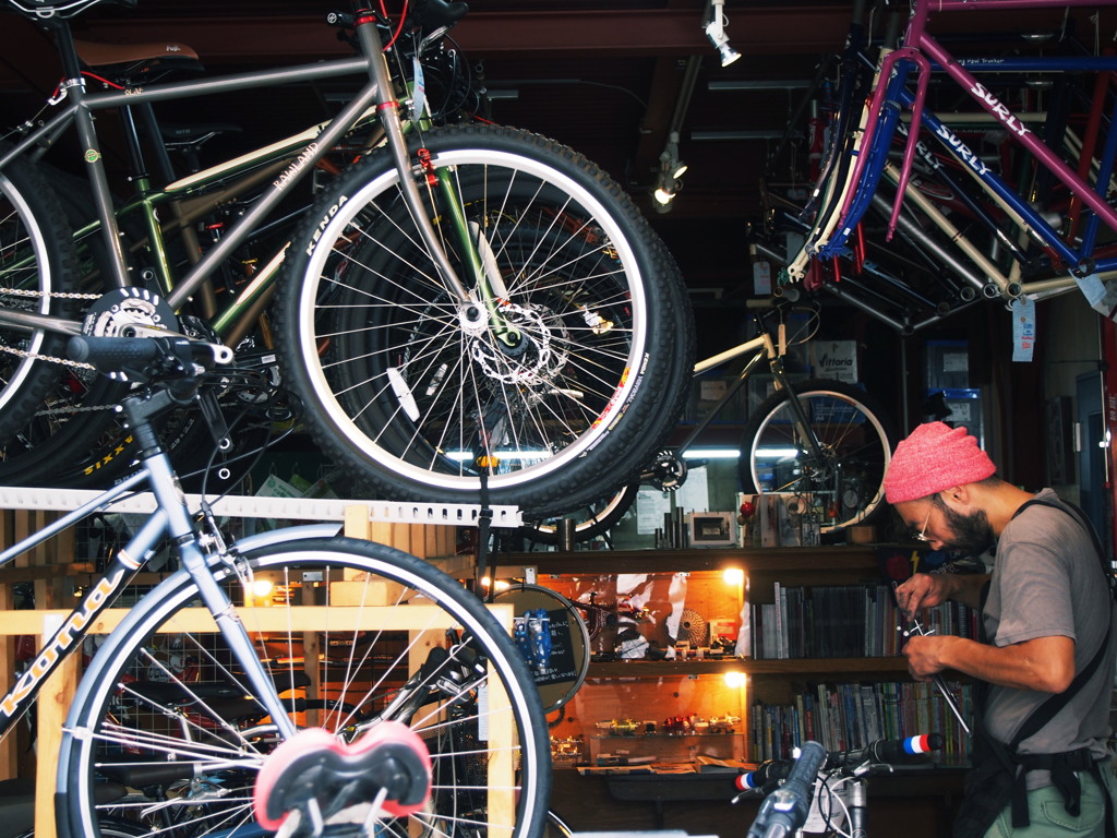 街の自転車屋さん①