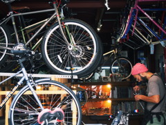 街の自転車屋さん①