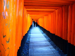 朱色の先に