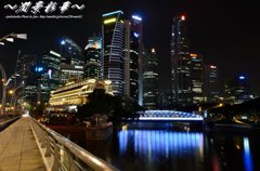 川の向こうに摩天楼