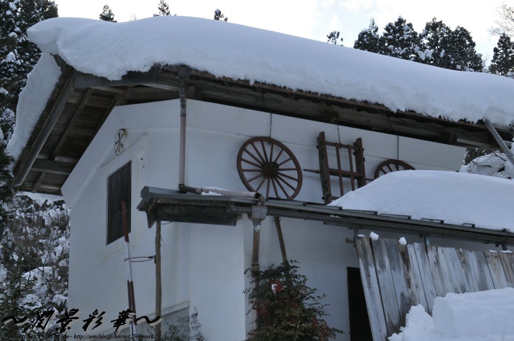 白雪の小屋