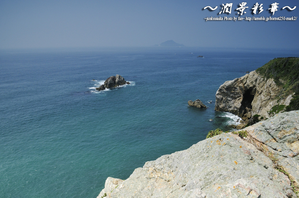 遥か神島のコバルトを望む