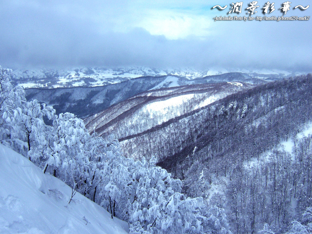 白雪の稜線