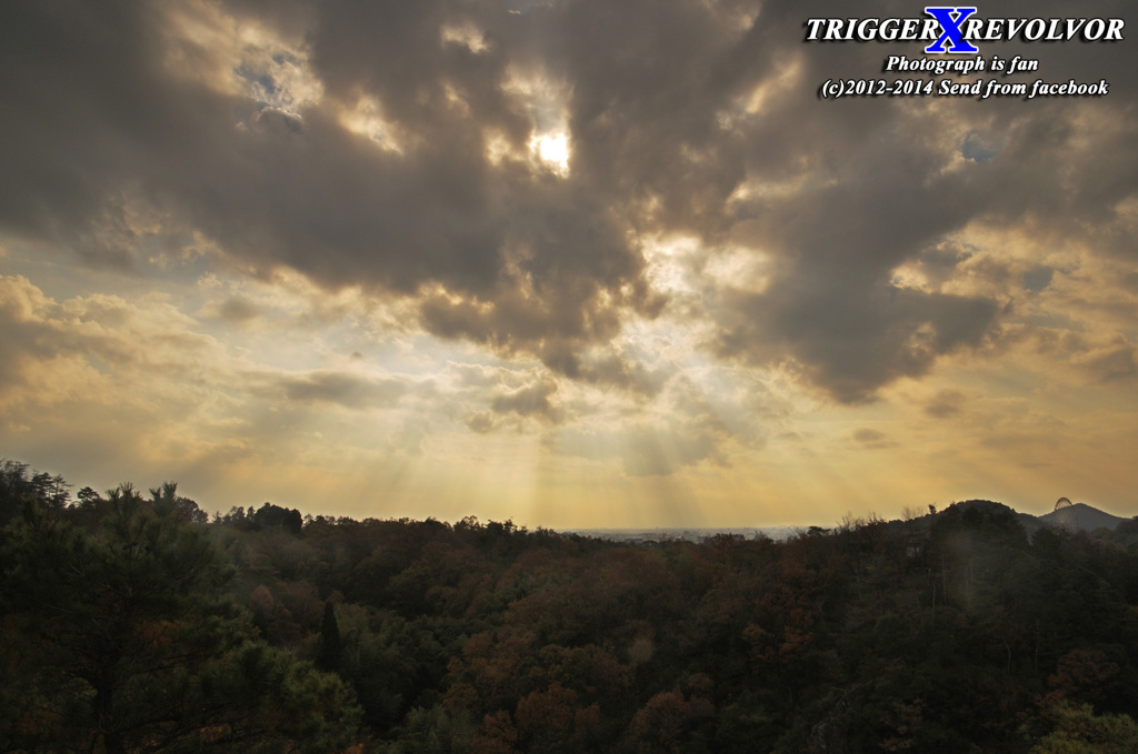 明くる紅山