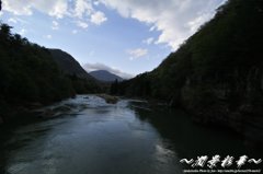 阿賀川の渓流を眺めて