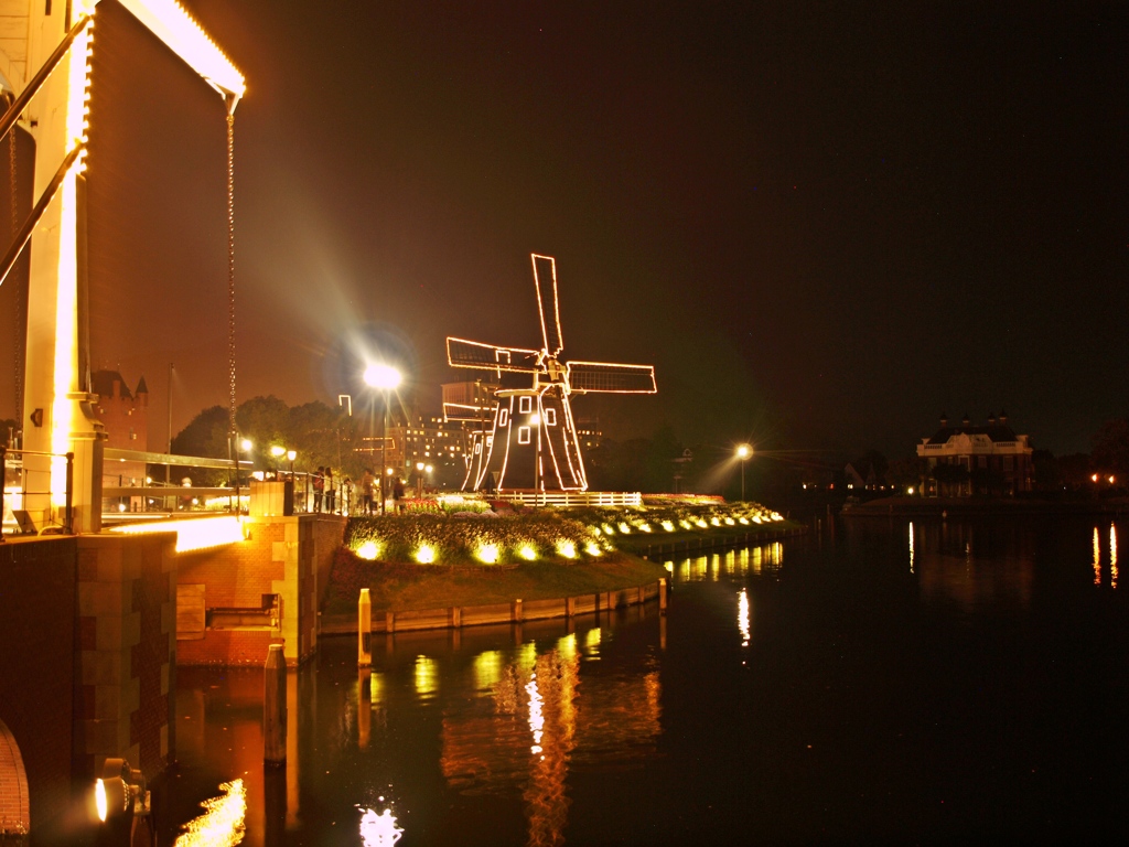 ライトアップ風車