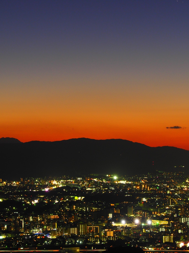 四王寺岩谷城跡からのマジックアワー夜景