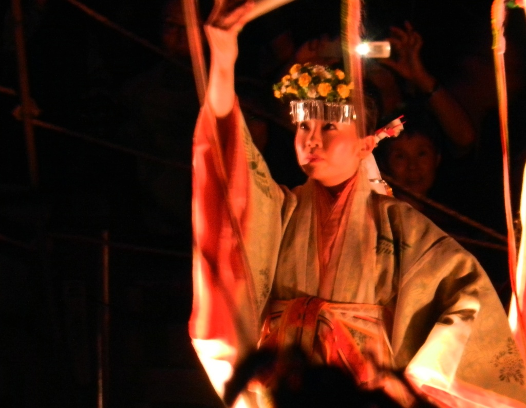 太宰府　古都の光　巫女の祈