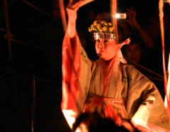 太宰府　古都の光　巫女の祈